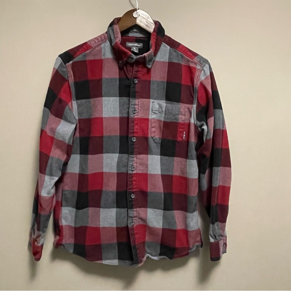 Eddie Bauer Red and Black Checkered Plaid Shirt Men’s Medium Classic Fit